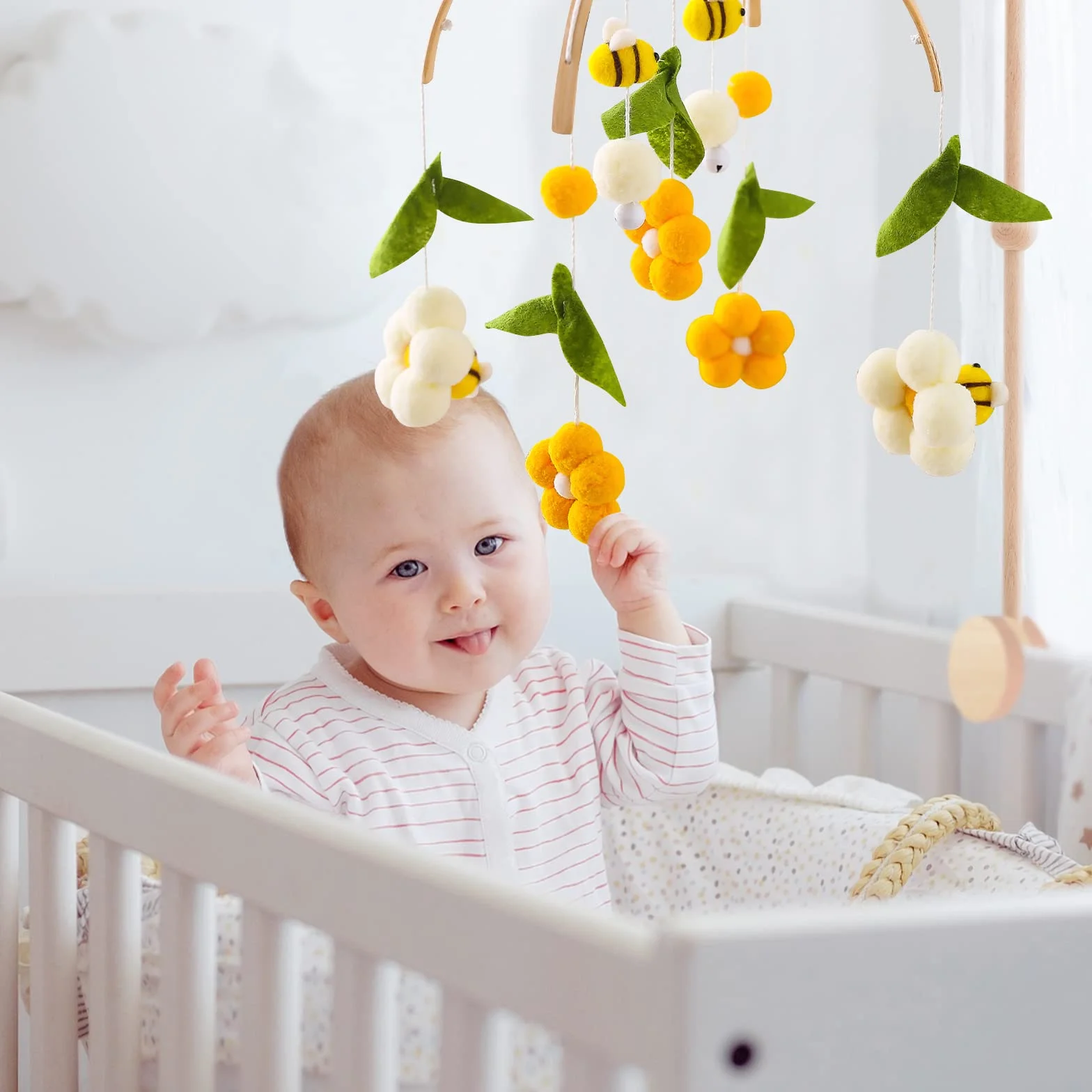 let's make Mobile bébé en bois + pelote de laine, carillon éolien, table à langer, clochette de lit suspendue, étoiles et lune, cadeau pour bébé fille ou garçon (Abeilles)