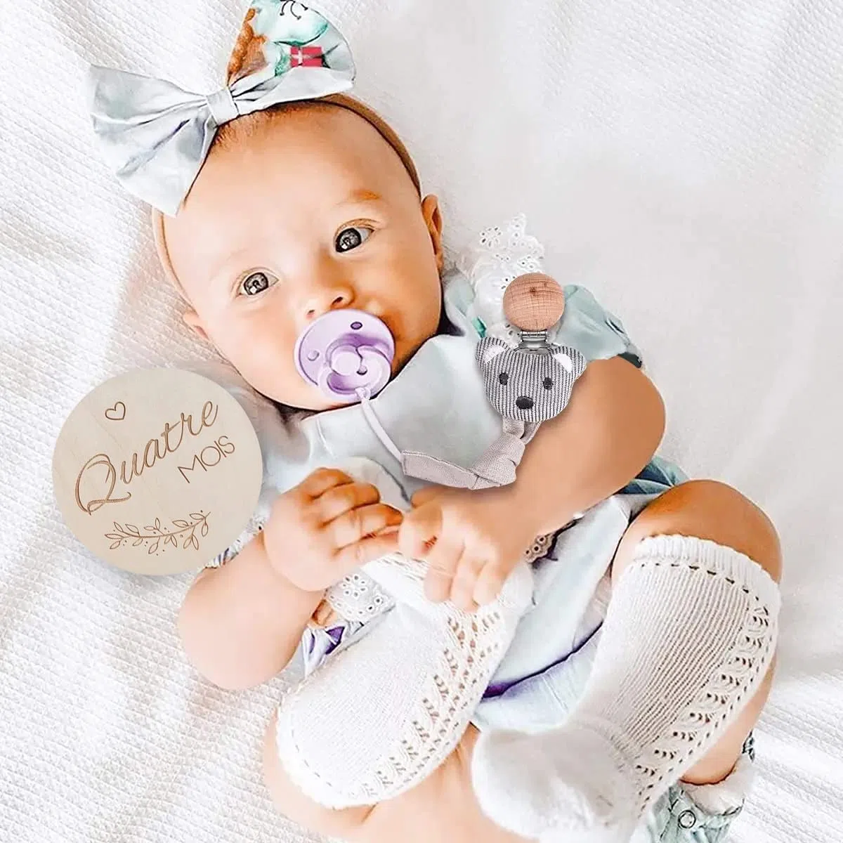 Carte Etape Bébé Bois - Cartes 30 Moments Nouveau Né Mois par Mois et 1ère Fois | Pochette + 15 Disques Gravés Recto Verso + Support en Bois inclus - Cadeau de Naissance et Grossesse