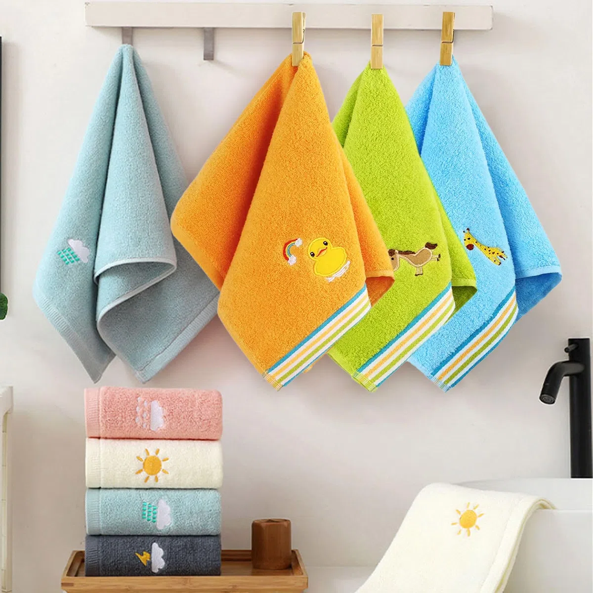Lot de 4 Serviette de Toilette pour Enfants,100% Coton Gant de Toilette pour Bébé,Gant de Toilette Super Doux,Chiffon de Nettoyage Réutilisable pour Le Visage de Bébé (26 * 50cm) (Stripes)